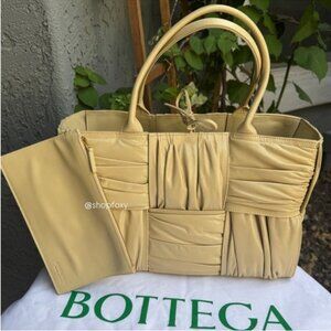 Bottega Veneta Foulard Intrecciato Pleated Medium Arco Tote